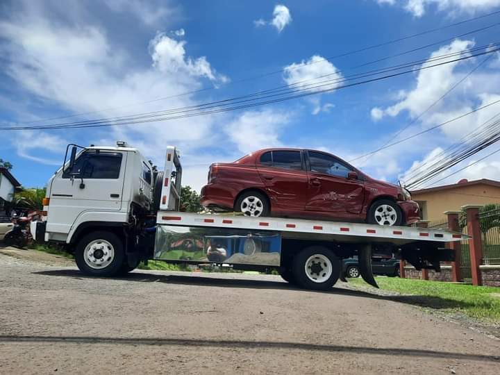 Traslado de automóvil en plataforma